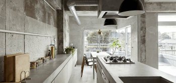 Кухня в стиле бетон и дерево в Ирбите